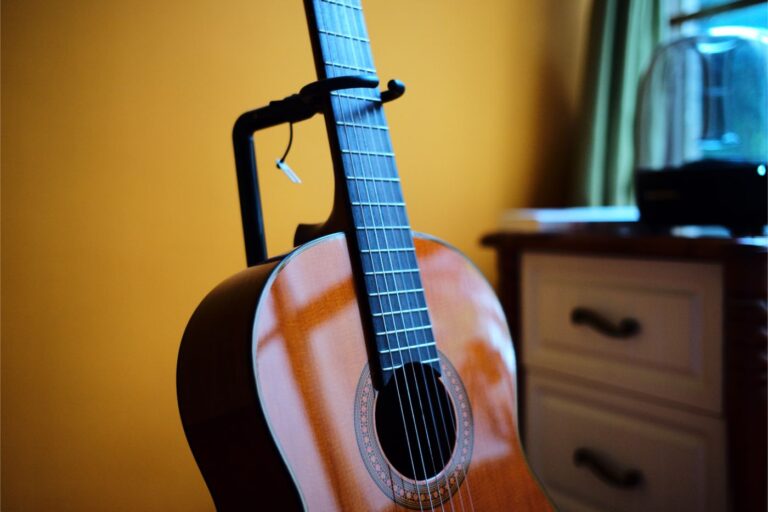 guitar6 2 768x512